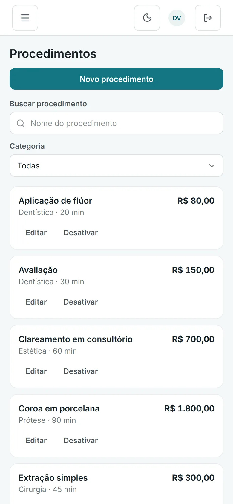Plano de tratamento de um paciente no Leho Odonto com os procedimentos e a situação de cada um (no celular)